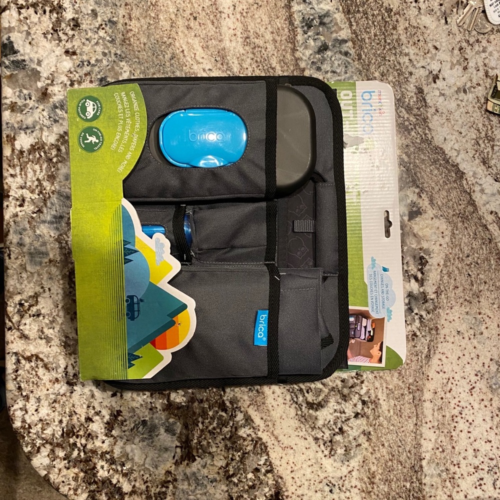 Munchkin Out-N-About Organizer & Changing Station